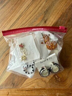AMAZING VALUE NWT Mixed Jewelry lot - Earrings, Necklaces, Gifts